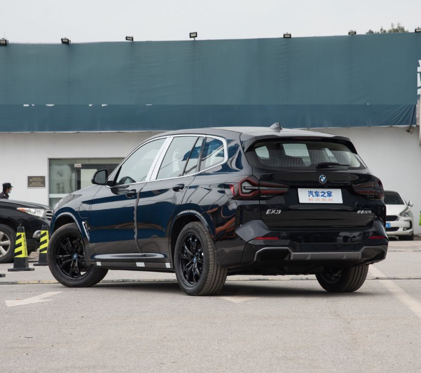 سيارة BMW ix3