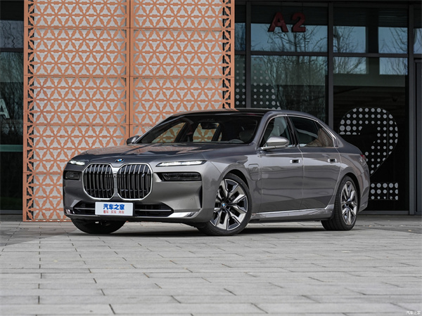 سيارة BMW i7